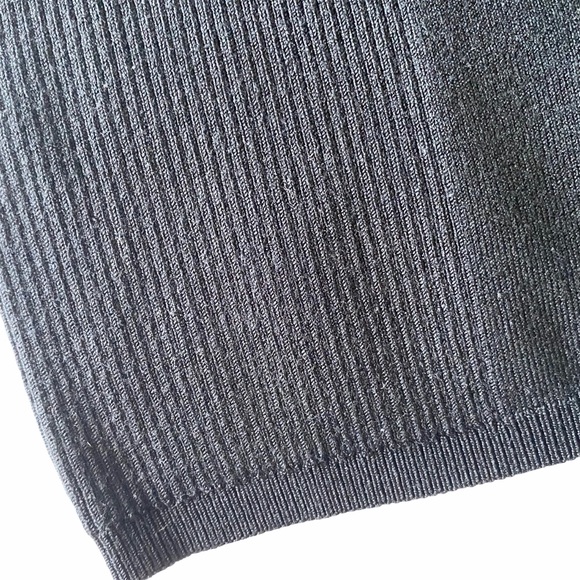 Vintage 90’s: Wayne Rogers ❤︎ Strappy Ribbed Silk Top ❤︎ Cross Front Halter Neck - Picture 7 of 15